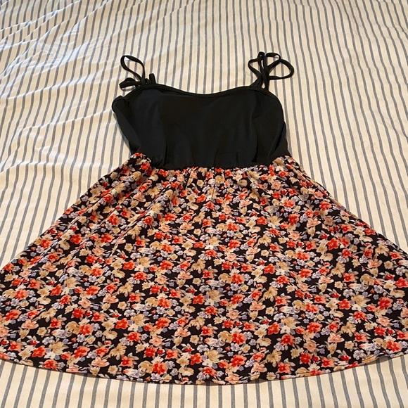 Bundle - dresses Floral Mixed Print Tank Tops - Navy, Black, Multi Floral - Picture 2 of 6